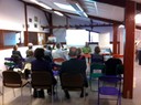 Une conférence dans la salle de musique