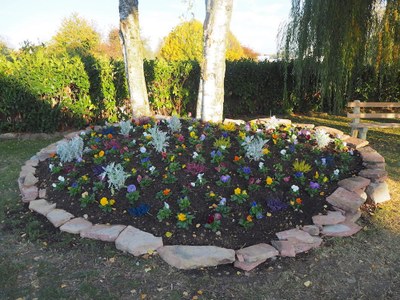 Fleurissement à côté du cimetière