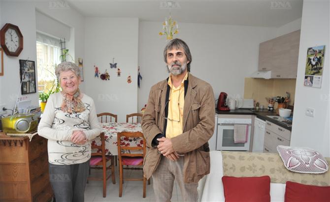 Francine Weinzorn et le docteur Deroussent dans un appartement medetic