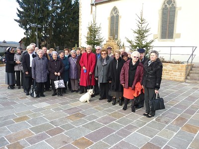 Gens Heureux Noël 2013 - Sur le parvis de l'église