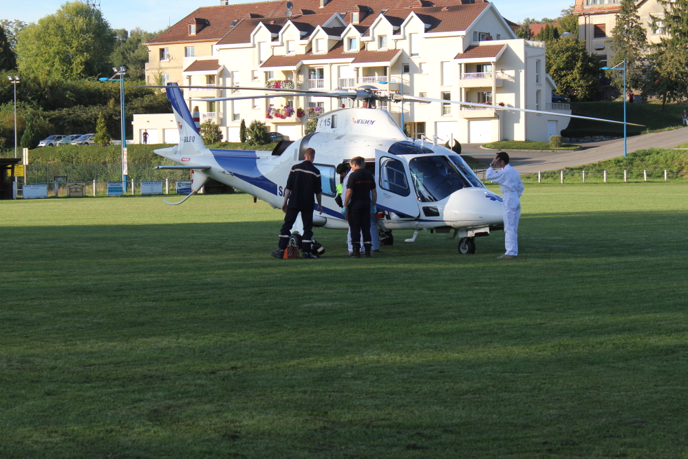 Hélicoptère du Samu sur le terrain de foot de Waldighoffen le 9 sept 2011