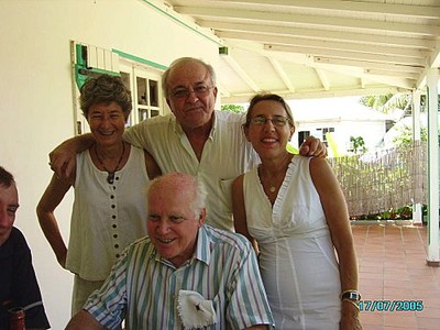 Henri Baumlin entouré de trois de ses professeurs au moment de sa retraite