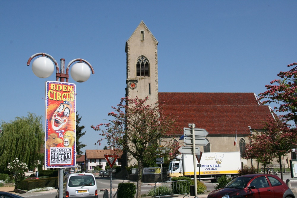 Affiche cirque Eden sur lampadaire - mai 2011 à Waldighoffen