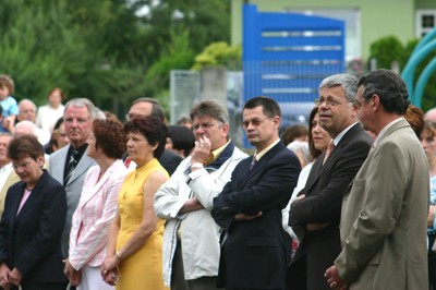 Inauguration du Forum en juillet 2005, parmi les officiels