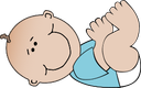 Image représentant un bébé garçon couché sur le dos, en couche culotte.
