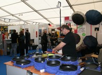 Des casseroles et des poêles à l&rsquo;Expo-Habitat 2011 de Waldighoffen.