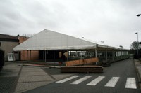 Installation du plancher des tentes pour l'Expo Habitat 2011 à Waldighoffen
