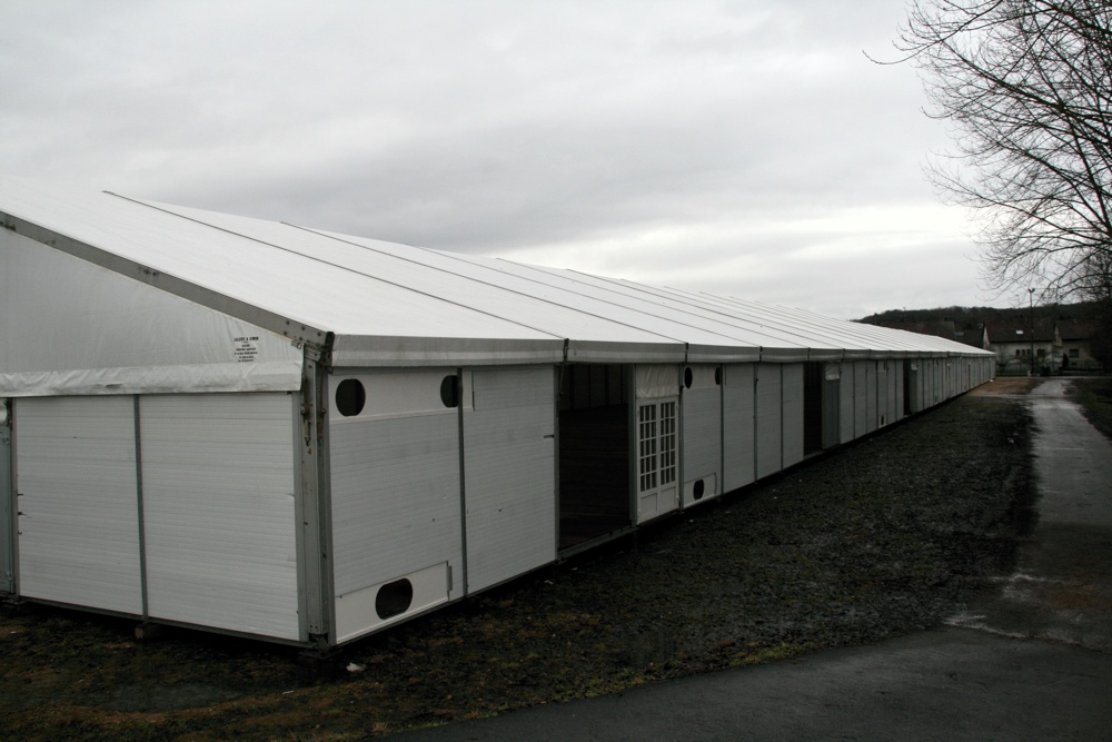 Les tentes blanches de l'Expo Habitat 2011