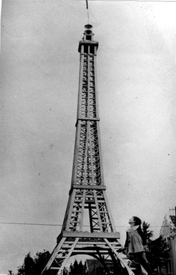 Tour-Eiffel-Waldighoffen-1945