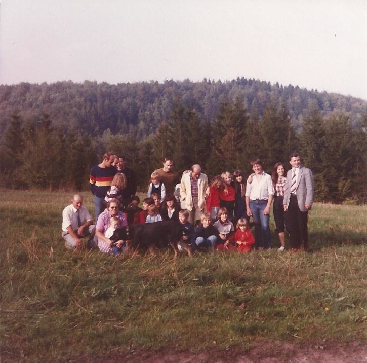 Photo de famille, Marlène à en rose à gauche