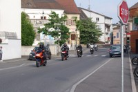 Rassemblement de motards - 1er mai 2011 - arrivée des motos par le centre