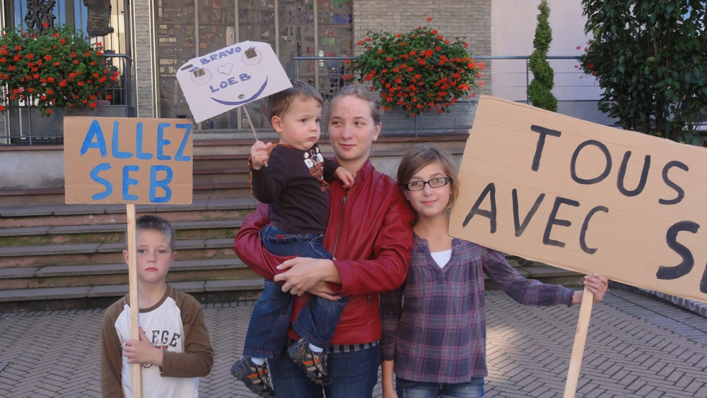 rallye de france alsace - 4 jeunes supporters.JPG