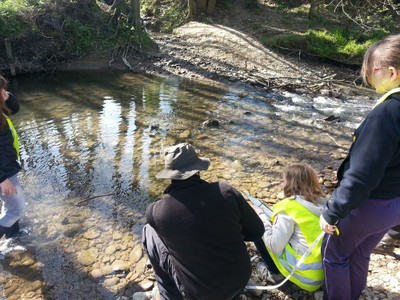 Mise en place du dispositif pour évaluer la vitesse de l'eau