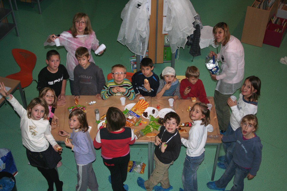 Atelier d'enfants avec Elise Beltz nov 08-groupe