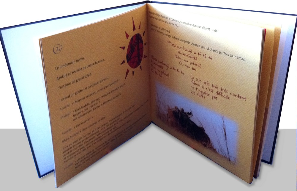 Livre-audio "Asukilé et le vieux lion" ouvert