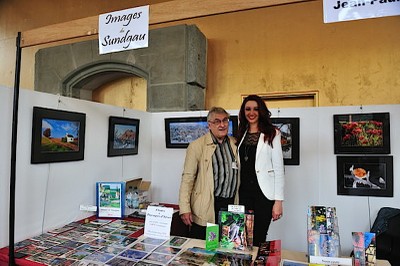 Delphine Wespiser au stand de Jean-Paul Girard