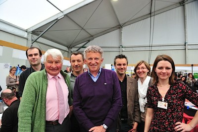 Raymond Poulidor et Nelson Montfort au stand Leclerc