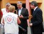 Photo de JP Girard pour la caravane du sang le 12 juin 2010 : on sait bien que les politiques ouvrent souvent leur parapluie !!