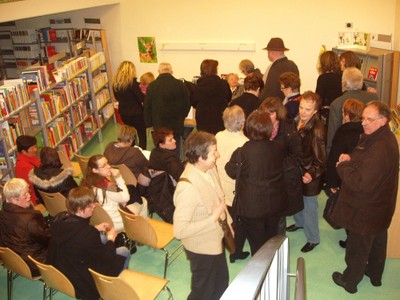 Les personnes présentes à la soirée du 12 mars 2010 en attente de dédicace