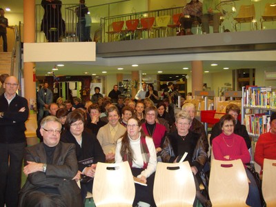 Les lecteurs dans la salle de la Médiathèque de Waldighoffen