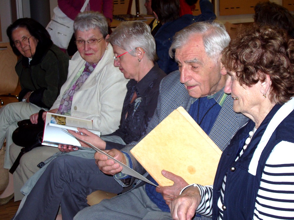 Le diplôme passe parmi les spectateurs