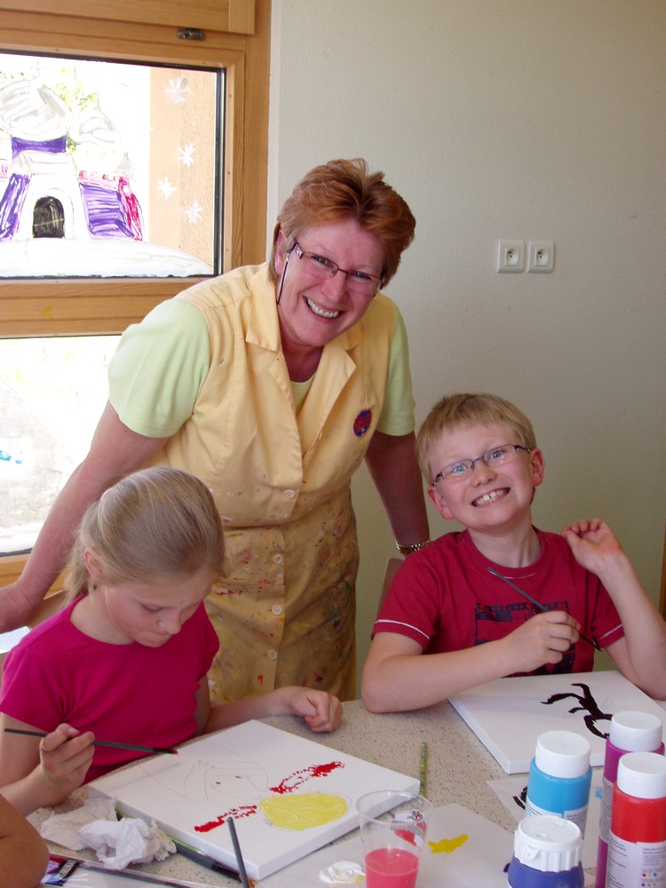 Mme Demuth et deux enfants