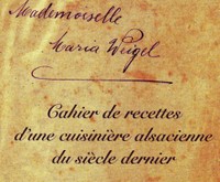 Zoom sur le titre"Cahier de recettes d'une cuisinière alsacienne du siècle dernier". Au dessus est écrit à la main "Mademoiselle Maria Weigel"