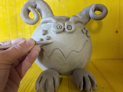 Atelier poterie - petit monstre