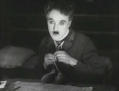 Chaplin, La ruée vers l'or, la danse des petits pains