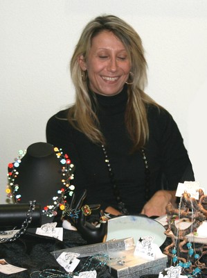 Lydia Longo présente ses bijoux