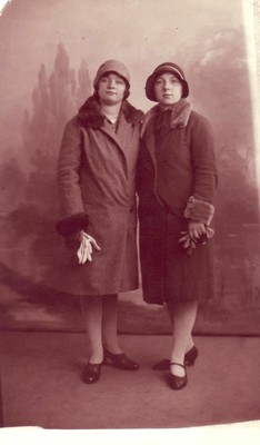 Maria et Paulette à Paris en 1929