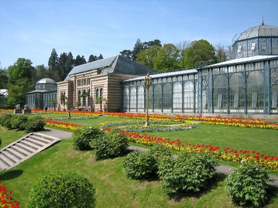 Ferme mauresque au parc Wilhelma à Stuttgart - tulipes au 1er plan