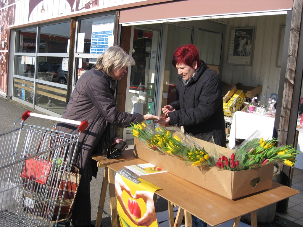 Opération Tulipes à coeur devant Ecomarché