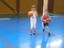 2 mini-basketteurs en action.