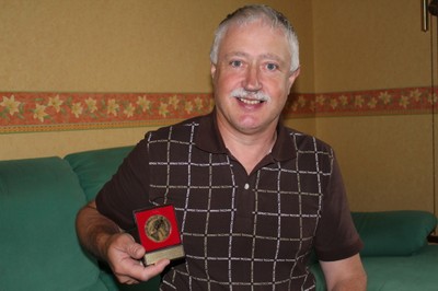 Médaille de la reconnaissance de la ligue d&rsquo;Alsace de basket pour André Kieffer.