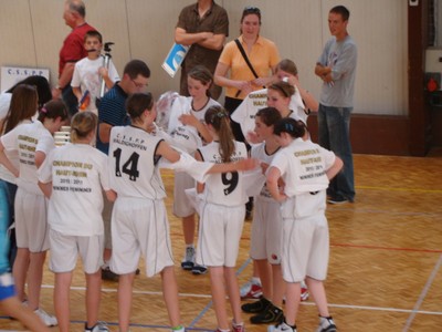 Remise du tee-shirt aux championnes du Haut-Rhin