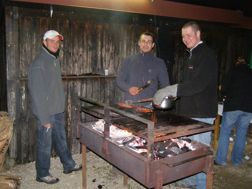 Autour du barbecue du contrôle principal.