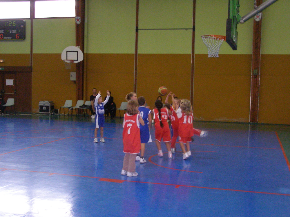 Les mini-poussins du basket-club CSSPP Waldighoffen dominent leur adversaire.