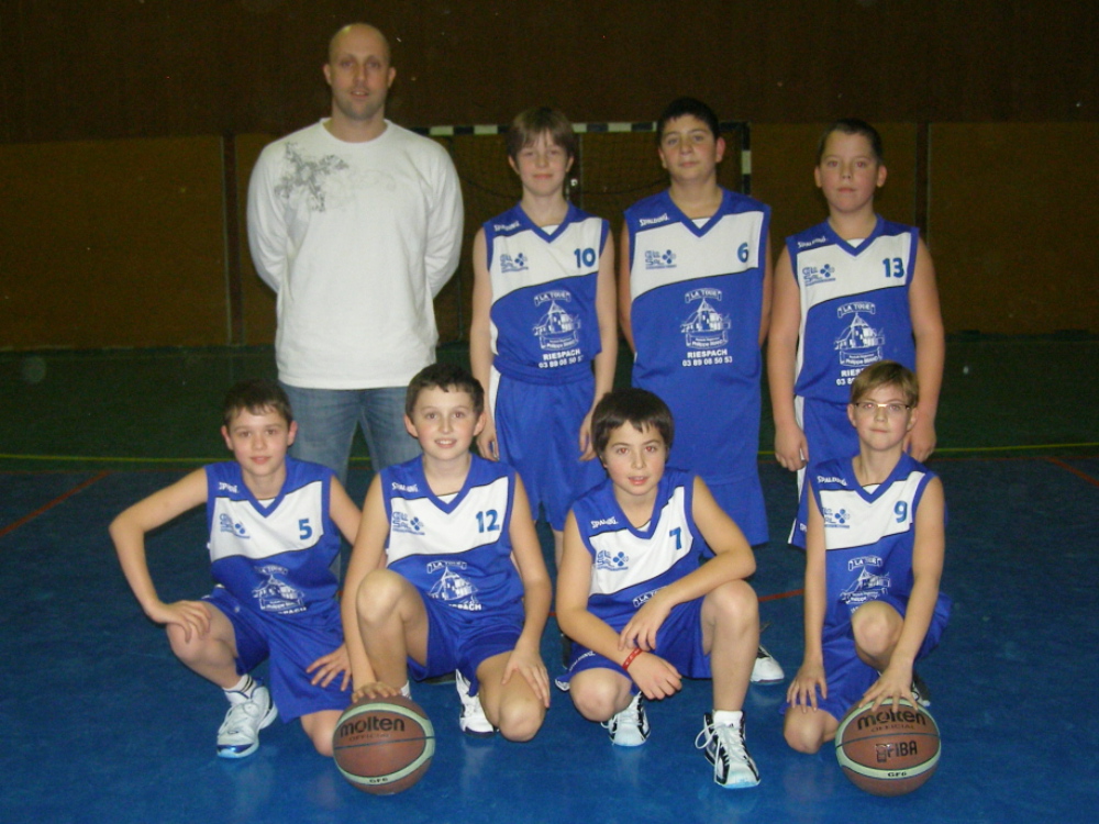 Remise de maillots aux benjamins 1 du basket-club CSSPP Waldighoffen.