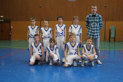 Les mini-poussins du basket-club CSSPP Waldighoffen.