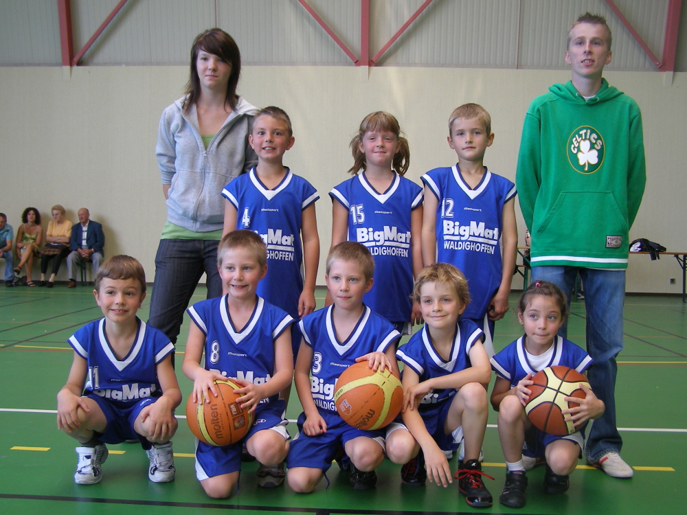 L'équipe des mini-poussins du basket-club CSSPP Waldighoffen.