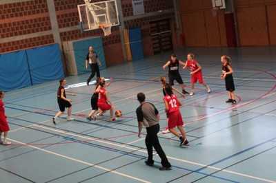 Finale régionale benjamines les noirs en défense
