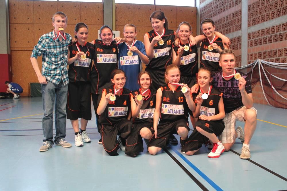 Les benjamines de Waldighoffen Championnes d'Alsace le 9 juin 2012 à  Erstein