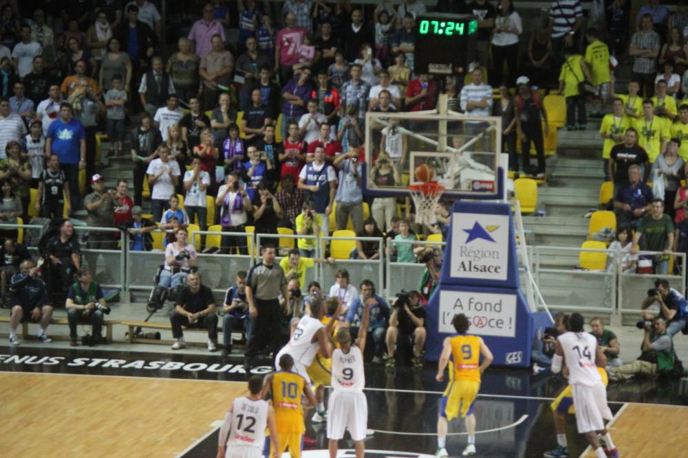 france-brésil  le dernier lancer-franc du match.
