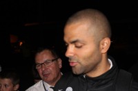 france-brésil  Tony Parker souriant.