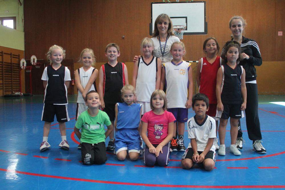 Le groupe des mini-poussins du basket-club CSSPP Waldighoffen.