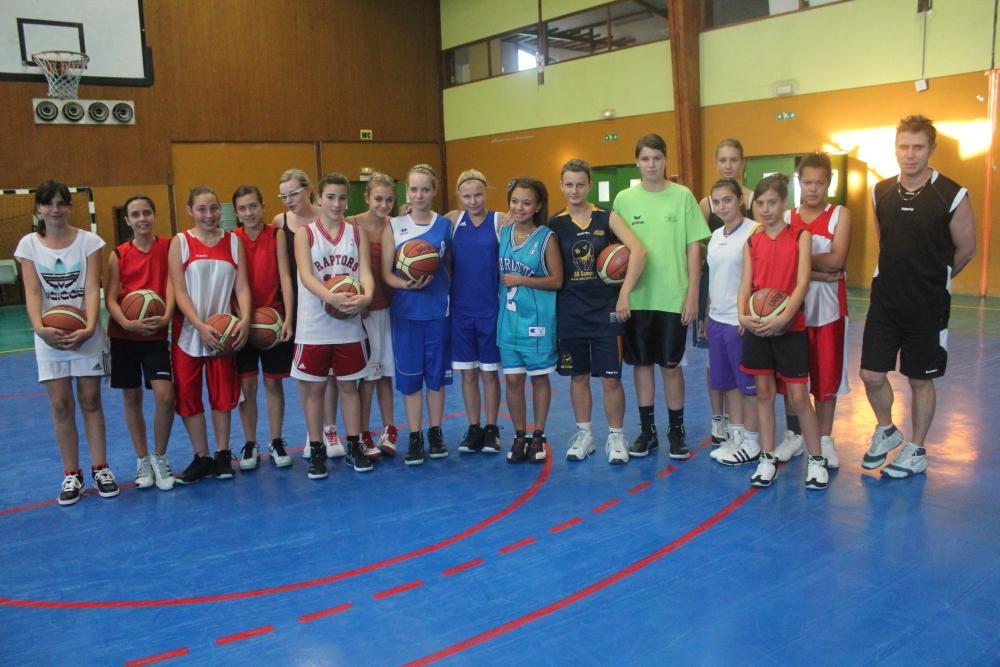 Le groupe des minimes féminines de la saison 2012/2013.