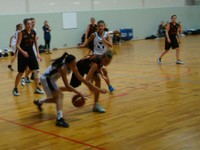 Geispolsheim-cadettes  bagarre pour la balle.