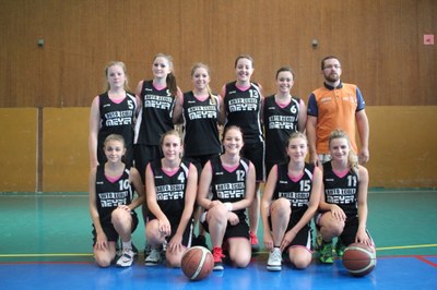 l'équipe des seniors féminines 2014-2015.