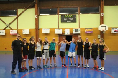 Le groupe des minimes féminines du basket-club CSSPP Waldighoffen saison 2014/2015.